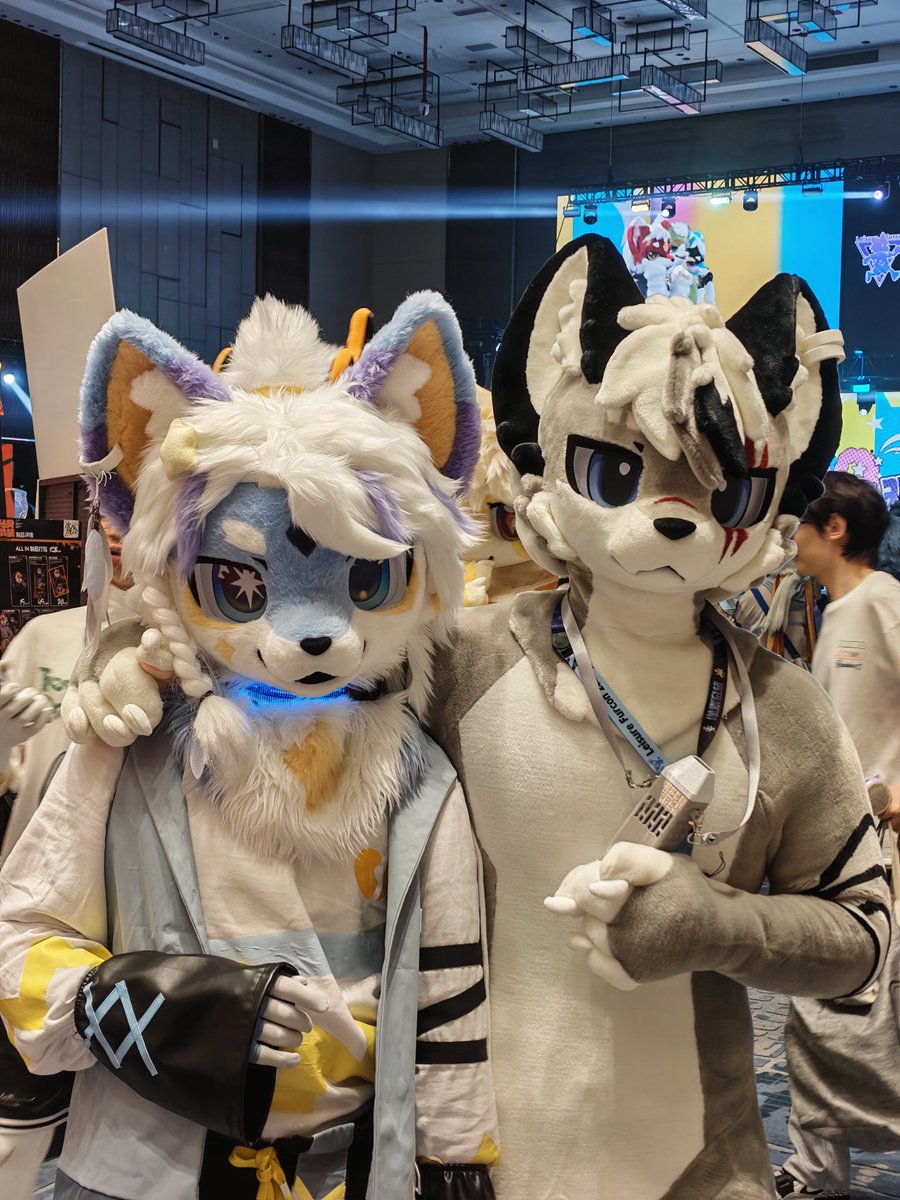 Kiritowolfski's tweet photo. 我的好朋友，
橘子汽水，
那么的甜，
停留在这一个瞬间，
一定会想念你，
雨季后来见你，
太阳先生晒的我有些痛，
所以才会流泪，
差一点就忘了，
祝你好运 下次若再 聚，
还是喝啤酒吧。 https://t.co/VqfD5pUMls