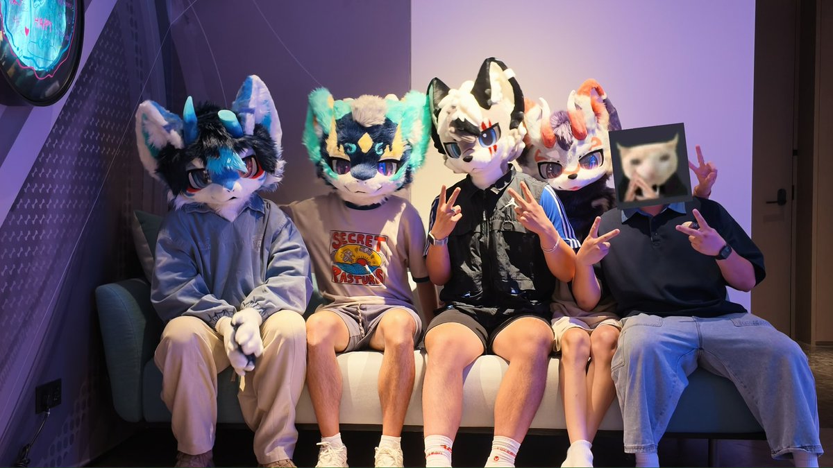Kiritowolfski's tweet photo. 我的好朋友，
橘子汽水，
那么的甜，
停留在这一个瞬间，
一定会想念你，
雨季后来见你，
太阳先生晒的我有些痛，
所以才会流泪，
差一点就忘了，
祝你好运 下次若再 聚，
还是喝啤酒吧。 https://t.co/VqfD5pUMls