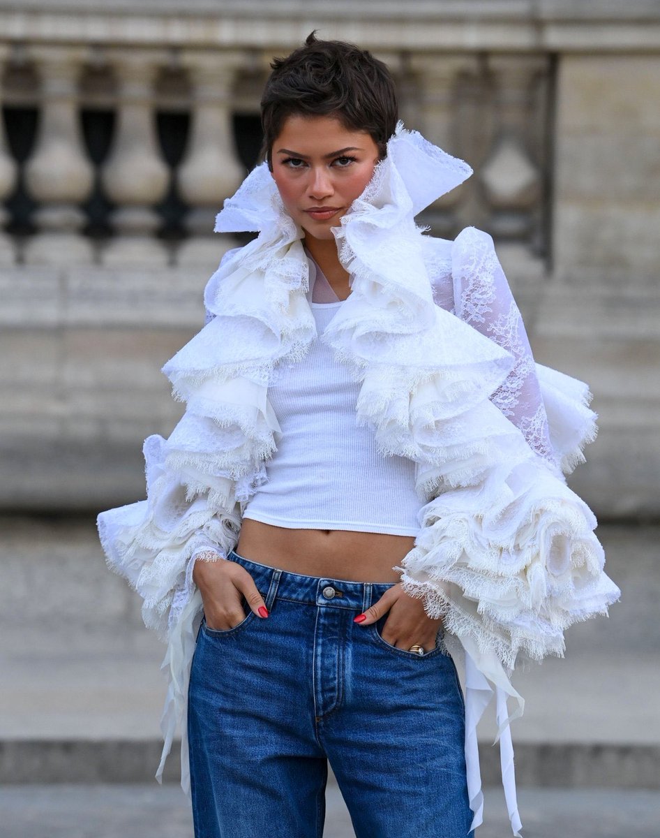 saintdemie's tweet photo. a girl must wear her pieces! zendaya re-wearing her custom louis vuitton jacket from the odyssey premiere in paris to the louis vuitton show 🪽 https://t.co/kOHVga9Uzi