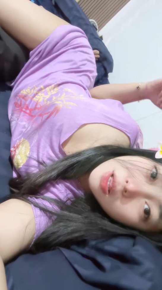 silviyaa123's tweet photo. Ga bisa tdr,, ada yang mau nemenin gak?? King Indo Lulusan SMP lawan 10 Malam https://t.co/jnu14k1wl3