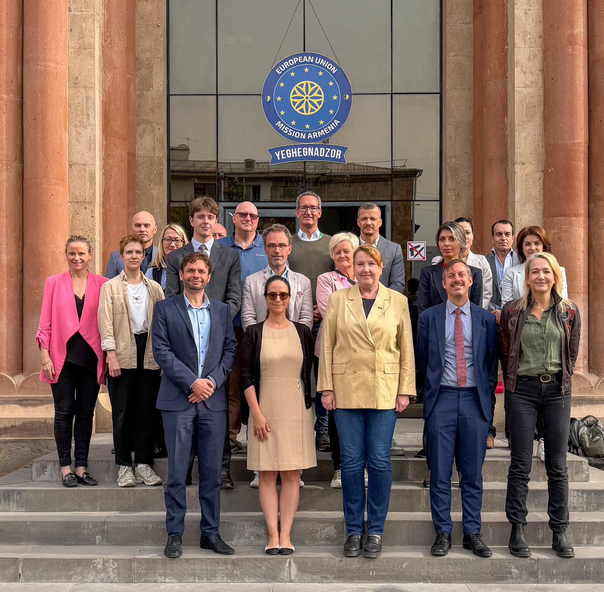 EUmARMENIA's tweet photo. EUMA HoM, Ms. @s_koivu and colleagues in #EUMA were pleased to welcome @EU_Armenia in Yeghegnadzor for a presentation on EU-Armenia relations and the EU’s engagement in Armenia. 🇪🇺🇦🇲 We were also happy to have our sister mission, @EUPM_Armenia, join us. Strong cooperation across the EU family is essential to ensure a united and effective EU engagement in the region. #EUinArmenia