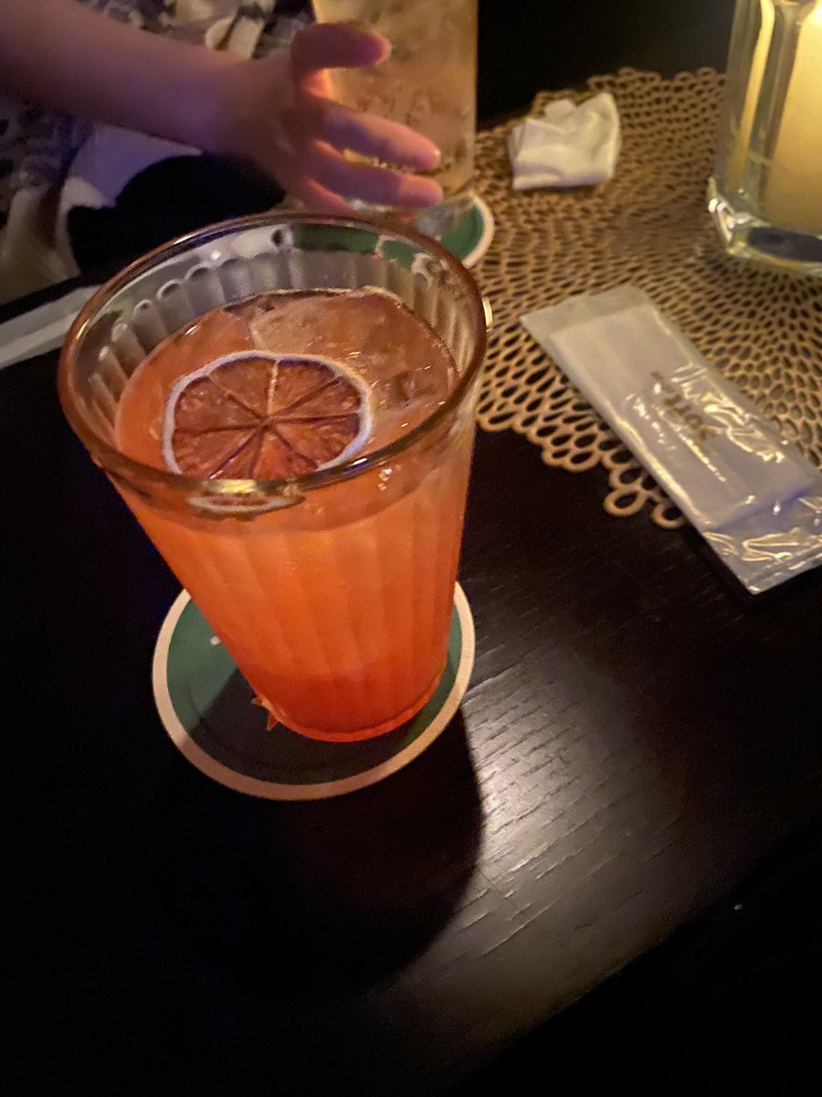 doragonninja's tweet photo. やっぱりこの子らと飲むのは楽しわーい😋
2次会もしていきつけのバーに連れてってもらった。
マスターもいい人だった。
今日は、ベロベロには酔わなかったぞ😊 https://t.co/NPZkQL9cpG