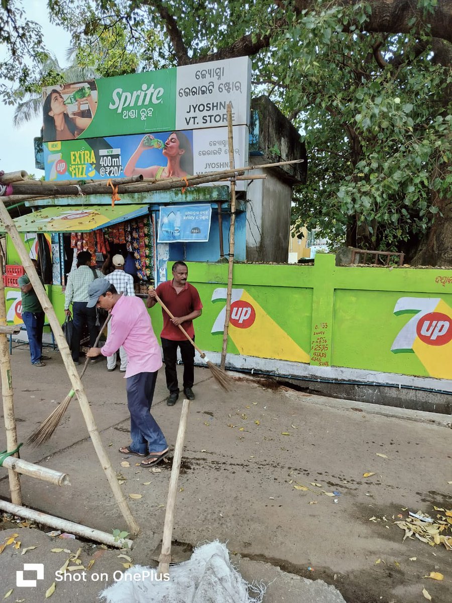 paradipport's tweet photo. 🧹 Special Campaign 6.0 | Swachhata Mein Sahbhag

As part of Special Campaign 6.0, the Engineering Department, Paradip Port Authority conducted a cleanliness and sanitation drive at the Bus Stand area.

The initiative reflects PPA’s continued commitment to cleanliness, hygiene and a cleaner, healthier environment under the Swachhata Mein Sahbhag campaign.

@shipmin_india @DARPG_GoI @PIB_India @PIB_ShipMin @PIBodisha 

#SpecialCampaign6 #SwachhataMeinSahbhag #SwachhParadip #ParadipPort #CleanlinessDrive