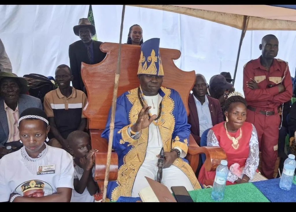 mugenyirich's tweet photo. @DanielLutaaya Who's king mumbere? Is he this one 👇 https://t.co/yrrWooxeds