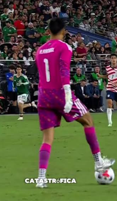KenobiCharly's tweet photo. #rafamarquez #rangel #santigimenez  SE VIENE LA NOCHE. CHILE ES MAS RÁPIDO QUE PERÚ. SI MÉXICO NO METE 2-0 EN LA PRIMERA MEDIA HORA, ADIÓS. https://t.co/9lyzRthxPS