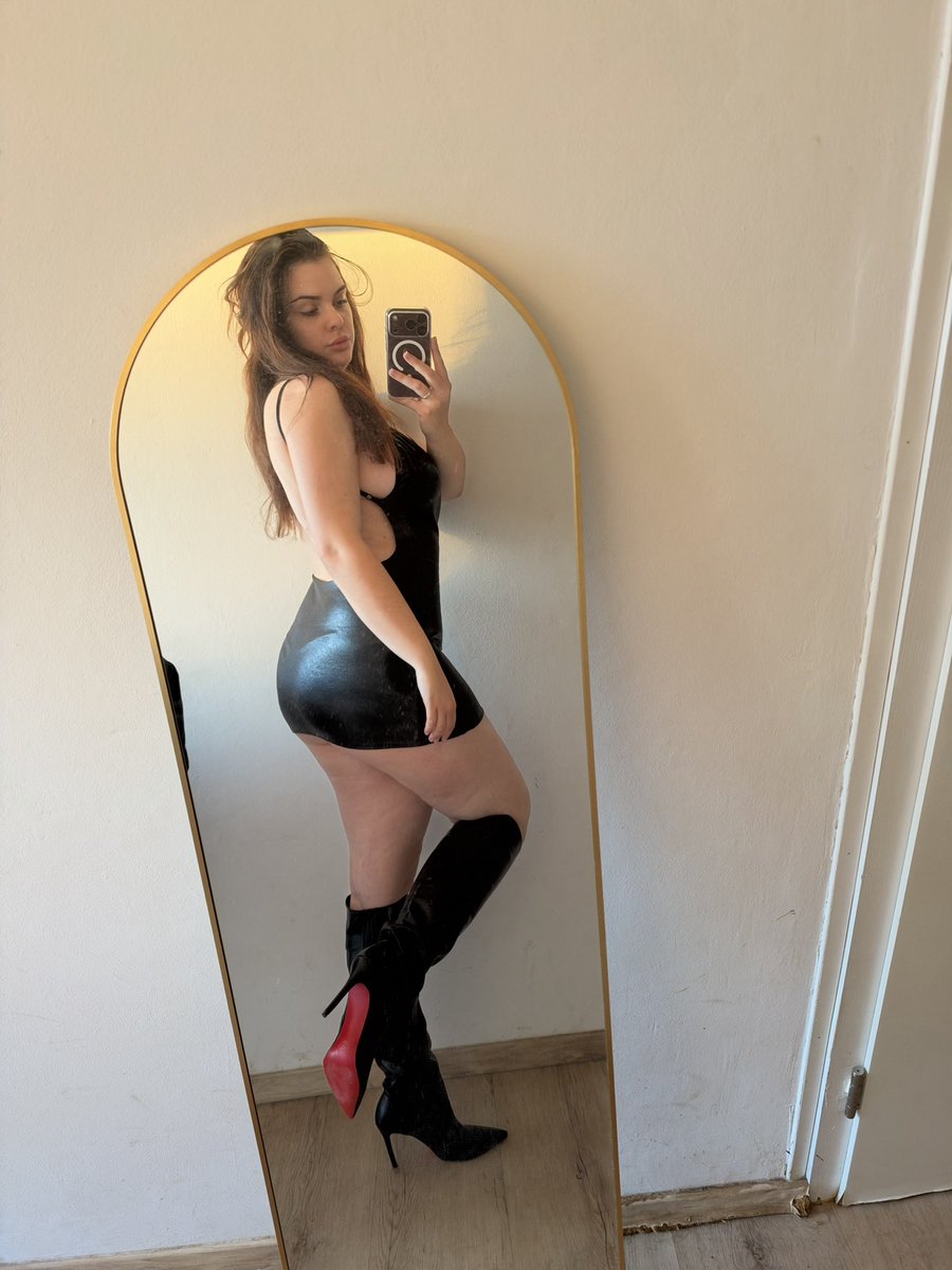 MoneydomLea's tweet photo. 🫦RT GAME 🫦
15min 🔥😌
3/3/3💸
Ladys 3 Kommis &amp; Subs 2 🫰🏽 https://t.co/xkfkc4Bael