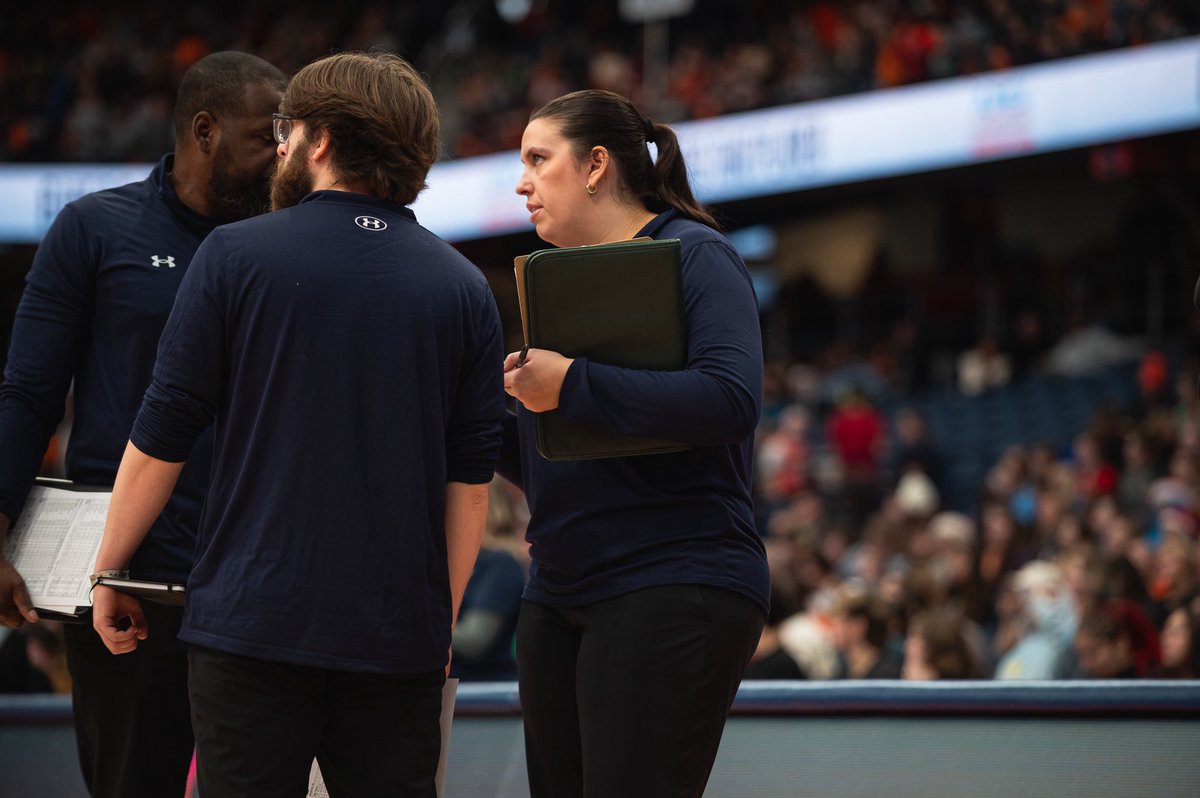 HurstWBB's tweet photo. Happy National Coaches Day to all our incredible coaches!

#RollLakers☘️ https://t.co/f2dcHgGeNB