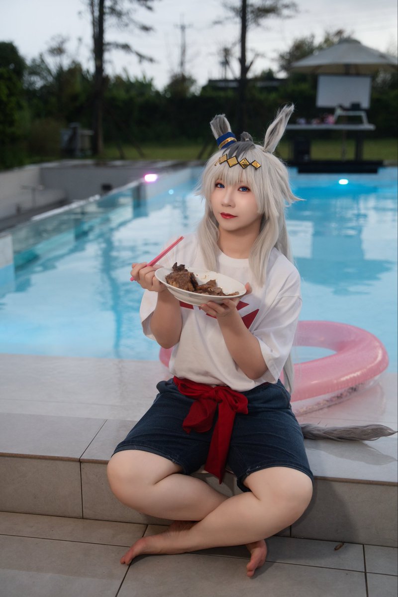 hjkl481123's tweet photo. 不知道為什麼大家一直在找剛烤好的肉
？？？？

うまい😎

#cosplayer
#コスプレイヤー
#小栗帽
#オグリキャップ
#深夜放毒

📷：林虎王 https://t.co/a8s6S3Ufwb