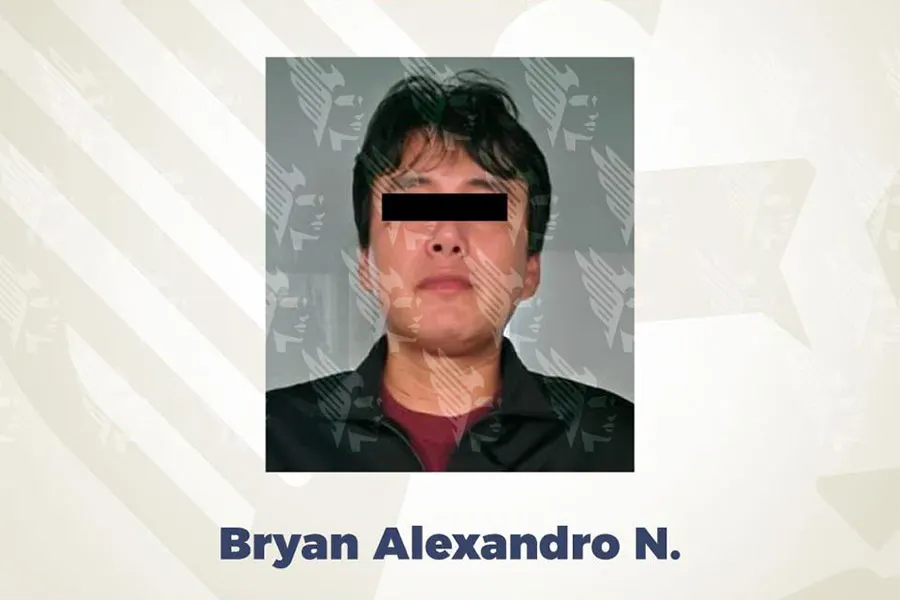 CorresponsalsMX's tweet photo. 🚨Ofreció 💸 5 mil pesos a los👮♂️para no ser detenido por la muerte de su novia María Fernanda.
Bryan Alexandro "N" vivía en #Cholula con la joven de 24 años estudiante de arquitectura en la Universidad de las Américas en #Puebla.
La joven originaria de #CDMX murió por #asfixia, el presunto #feminicidio fue descubierto por su familia, ya que los padres del agresor sabían que mato a la joven y lo dejaron escapar.
#estados #SanAndrésCholula @FiscaliaPuebla #mujeres #feminicidio #niunamenos
📷 RedesSociales