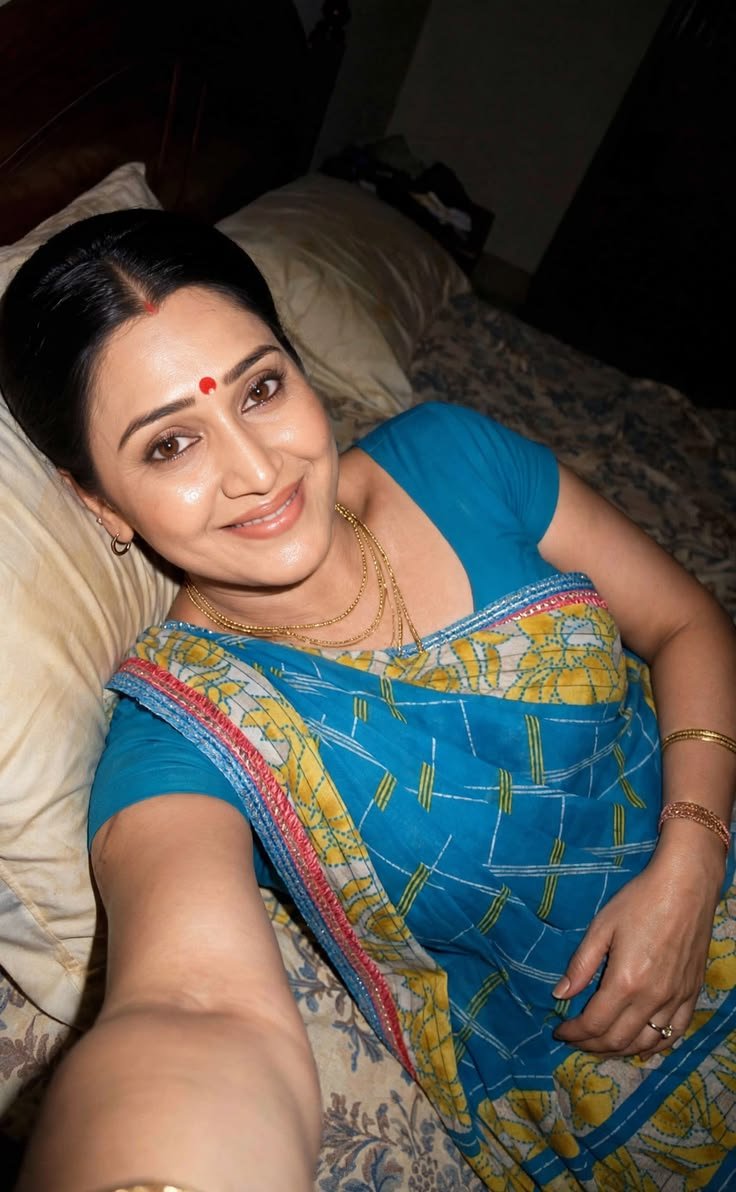 stud_010_'s tweet photo. Anjali Bhabhi     Or           Daya Bhabi https://t.co/hTvDqhIbmc