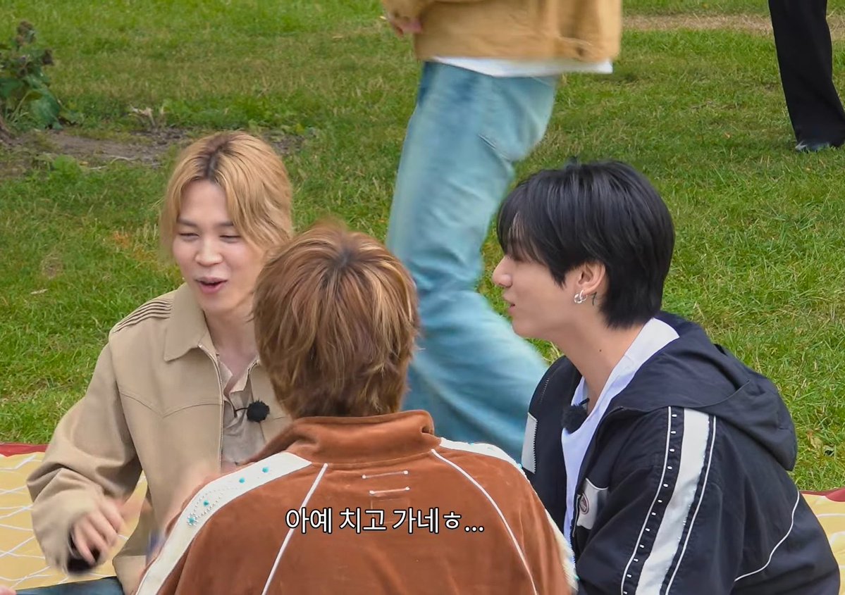 LottiesxWorld's tweet photo. Do they think they've got it all just bcuz their hair colour matches their jacket? 🤨 https://t.co/9HgmK8e8lI