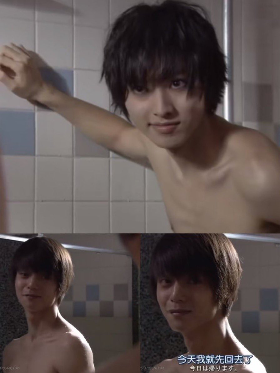 ursofunnyryuga's tweet photo. Out of context it really looks like L is trying to fuck Light in the shower https://t.co/6JKXCbGrHc