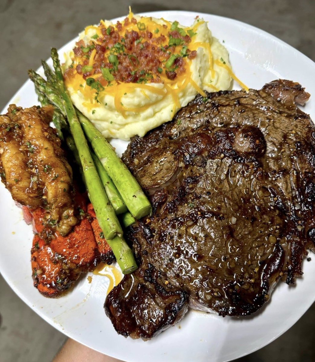FoodPleaser's tweet photo. Surf &amp; Turf Feast https://t.co/taQIo8GLsu