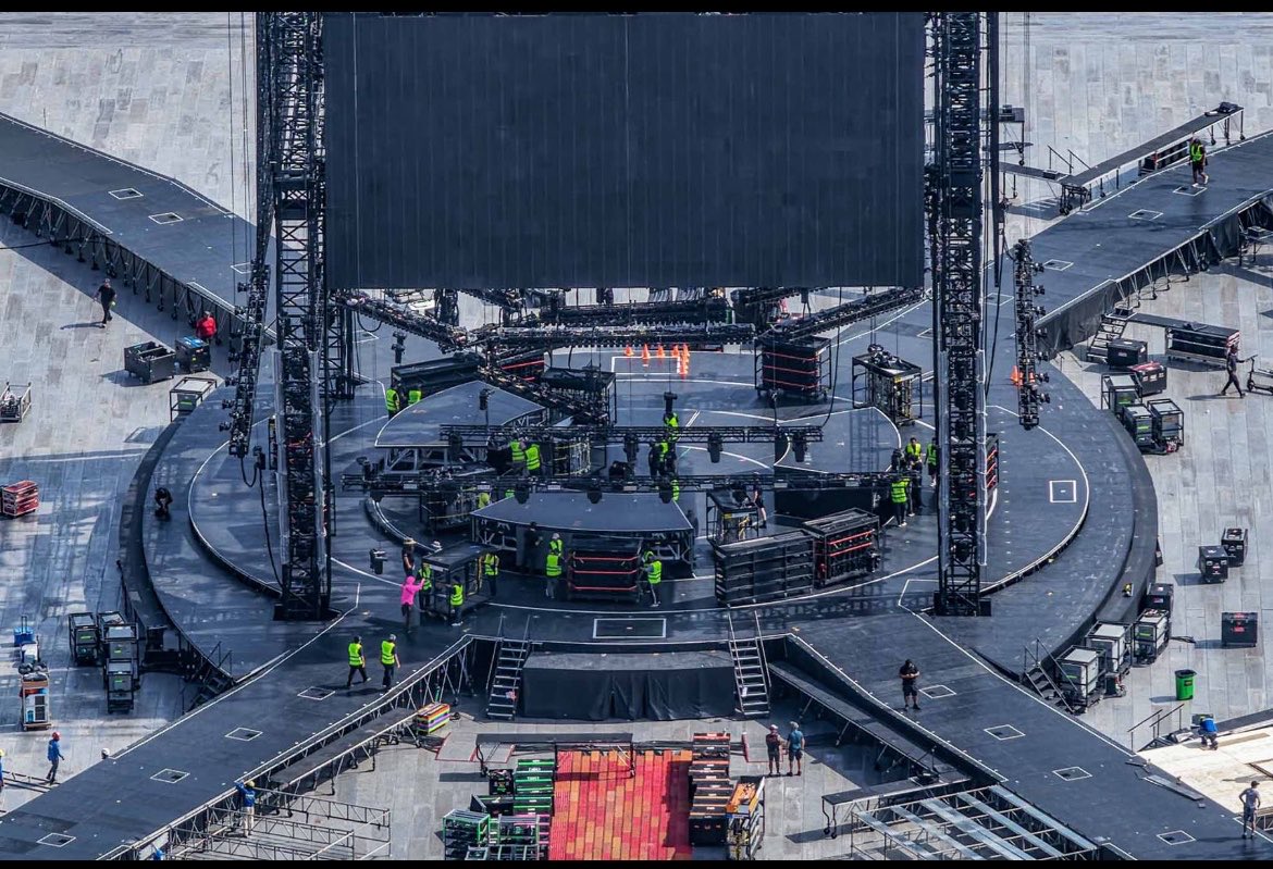 97milkjk's tweet photo. El escenario ya está 💔 https://t.co/hiuTNPiidF