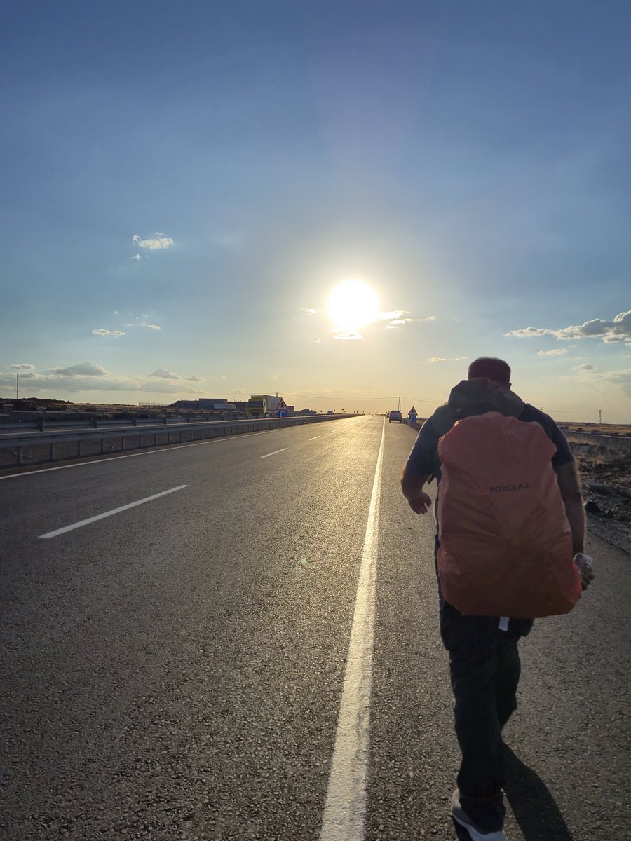 MineYld36710718's tweet photo. Bir kez dinlemek,yargı kararını bozmak değildir.
Sadece “Ben buradayım, seni görüyorum” demektir.

Bu kadar basit ve bu kadar büyük bir şey.

Ne kaybedilir? Hiçbir şey.

Ne kazanılır? Bir babanın yalnız olmadığını bilmesi…“Kızım için sesimi duyurdum” diyebilmesi.

#Narin https://t.co/625MN2MqSn