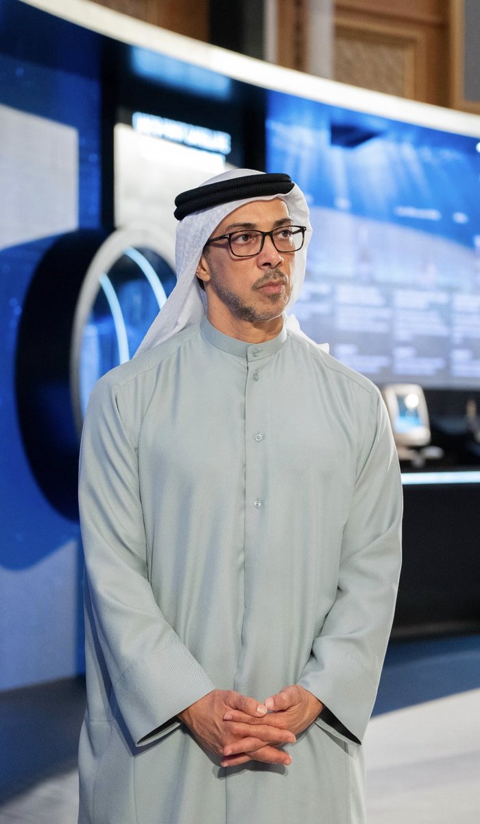 omar_h261's tweet photo. على درب المفاخر والمعالي
ومنصورٌ يتممُ ما استحالا

عضيدٌ في الأمور يقول صدقًا
وينثر من مواقفه الجمالا

وما في فكره شيءٌ محالٌ
بسيف العزم قد قهر المحالا

وعند الحادثات له جوابٌ
فسلْ ينبئْك ما شئتَ السؤالا

نزالُ المعضلات له اعتيادٌ
وفخر المجد من عشق النزالا https://t.co/ER6lQhtnZh