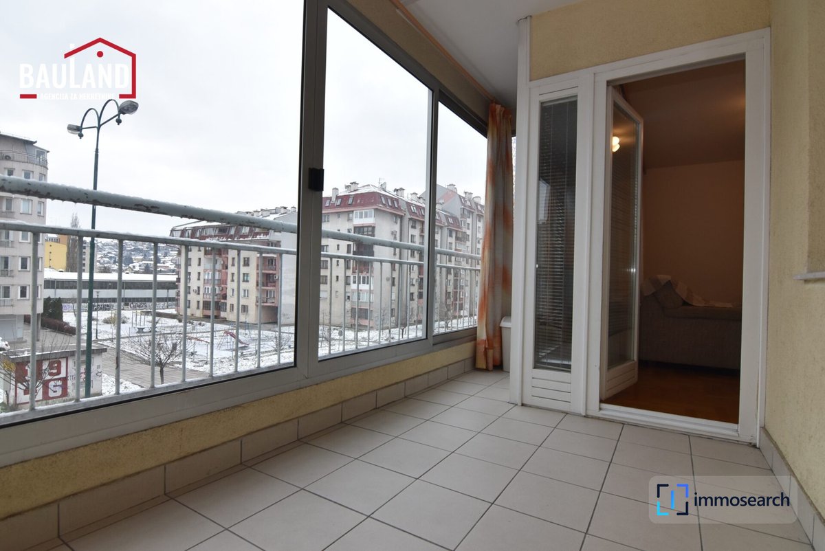 TraumImmos's tweet photo. 2-Zimmer-Wohnung in Čengić Vila für 850 BAM Miete: 64m2, Lift und Garage im Haus. Möbliert, mit geschlossenem Balkon und zentraler Gasheizung.
Mehr erfahren: https://t.co/Thc0LDFx2t
#NovoSarajevo #CengicVila #Wohnung #Miete #64m2 #850BAM https://t.co/FDdL4BtNIF