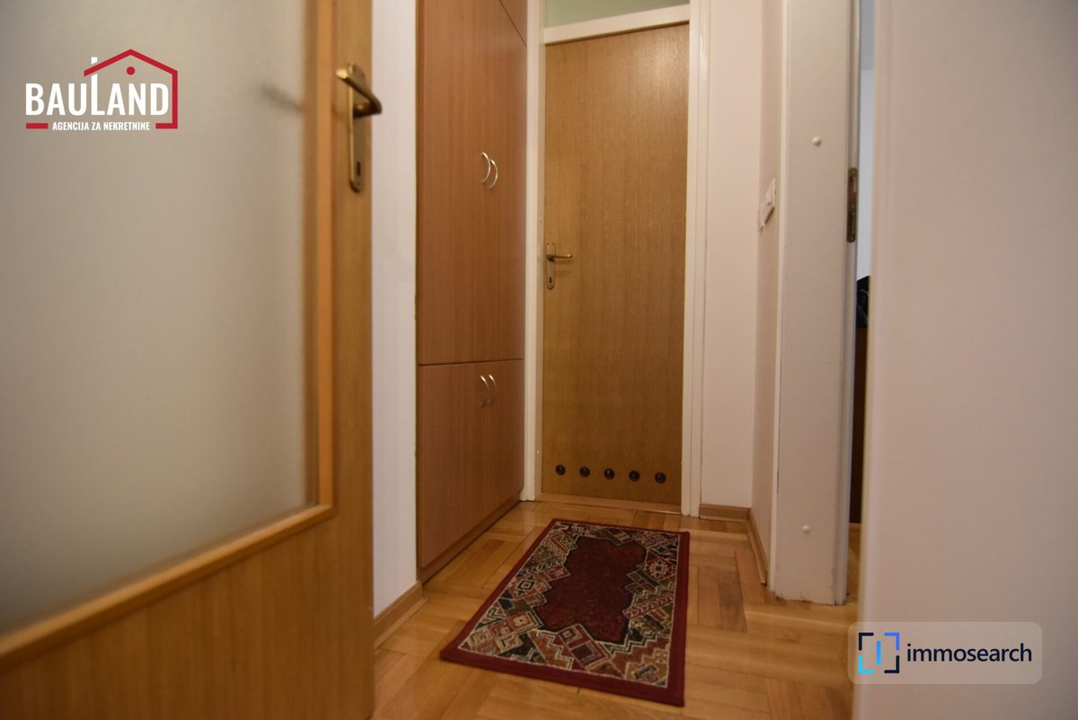 TraumImmos's tweet photo. 2-Zimmer-Wohnung in Čengić Vila für 850 BAM Miete: 64m2, Lift und Garage im Haus. Möbliert, mit geschlossenem Balkon und zentraler Gasheizung.
Mehr erfahren: https://t.co/Thc0LDFx2t
#NovoSarajevo #CengicVila #Wohnung #Miete #64m2 #850BAM https://t.co/FDdL4BtNIF