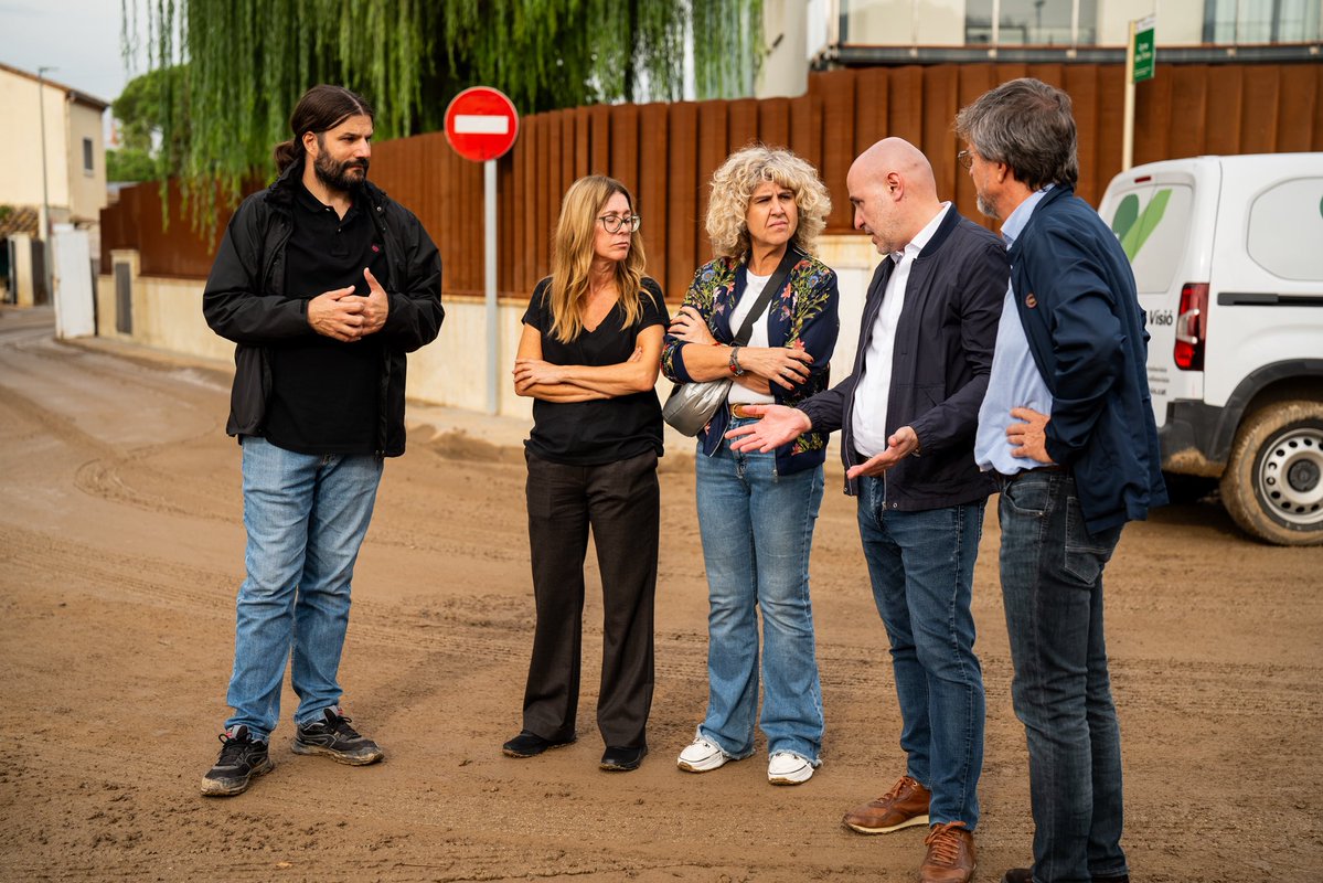 carlosprietogo's tweet photo. A Montornès del Vallès amb l’alcalde José A. Montero i la subdelegada a @BcnGob Mari Carmen García-Calvillo he pogut comprovar avui els efectes dels aiguats i traslladar el meu condol a la família del veí que ha perdut la vida.

Ara toca estar al costat de l’@ajmontornes i de la ciutadania. Des de la @DelegGobCAT treballarem per donar resposta als danys provocats pels aiguats i activar les mesures que siguin necessàries, en aquest i qualsevol altre municipi.

L’episodi de fortes pluges encara no ha acabat. Demanem extremar la precaució i respectar els avisos i indicacions d’@emergenciescat.