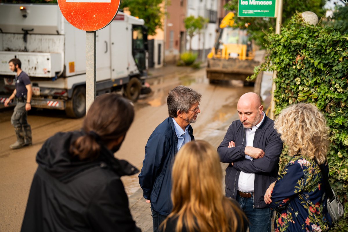 carlosprietogo's tweet photo. A Montornès del Vallès amb l’alcalde José A. Montero i la subdelegada a @BcnGob Mari Carmen García-Calvillo he pogut comprovar avui els efectes dels aiguats i traslladar el meu condol a la família del veí que ha perdut la vida.

Ara toca estar al costat de l’@ajmontornes i de la ciutadania. Des de la @DelegGobCAT treballarem per donar resposta als danys provocats pels aiguats i activar les mesures que siguin necessàries, en aquest i qualsevol altre municipi.

L’episodi de fortes pluges encara no ha acabat. Demanem extremar la precaució i respectar els avisos i indicacions d’@emergenciescat.