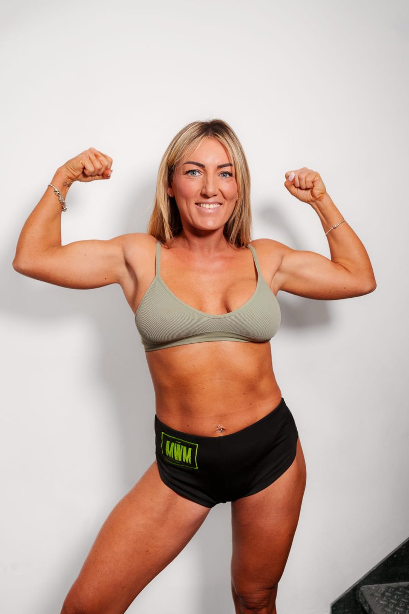 MagikMilf's tweet photo. You got 2 tickets to the gun show, you lucky boys! 💪🏻😍 #milf #muscles https://t.co/3wSagOwa8m