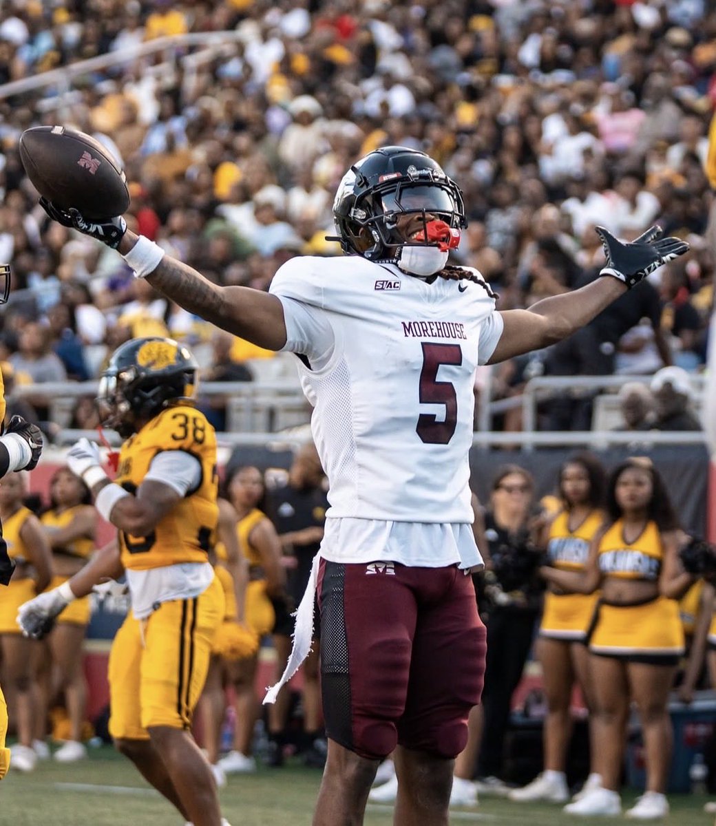 JamouriNichols4's tweet photo. Blessed to receive an offer from Morehouse college!! @_deebrown22 
@MorehouseFB #AGTG✝️ https://t.co/W0zFCUjYC7
