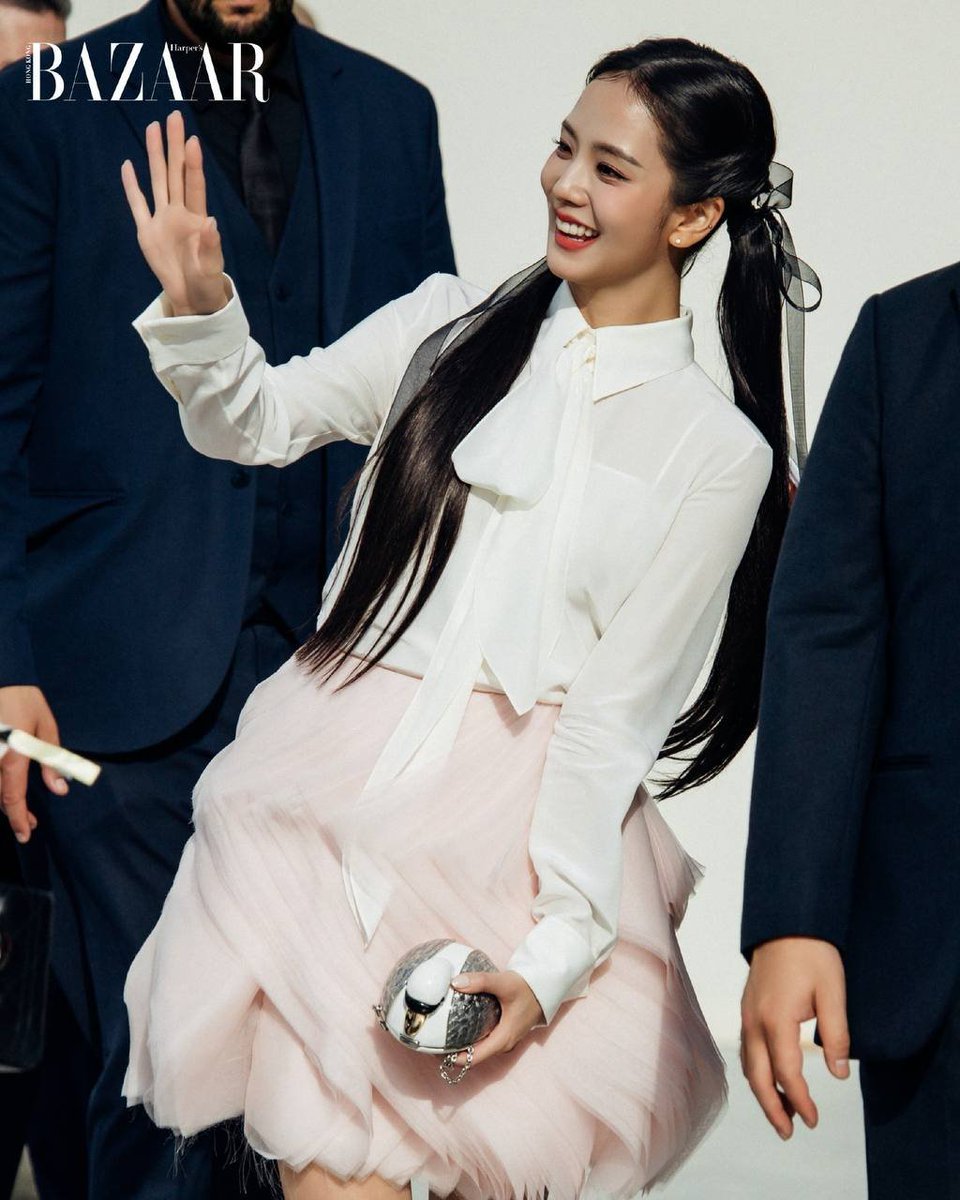 Dana_xxll's tweet photo. Harper’s Bazaar shared new high-quality photos of Jisoo from the Dior SS27 show.🤍

HUMAN DIOR JISOO AT PFIW
#JISOOxDiorSummer27 #Jisoo #지수 https://t.co/ra0YvENFlf