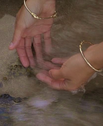 Arianalemontree's tweet photo. Mediterranean Daenerys aesthetic. #DaenerysTargaryen https://t.co/fzX2oFdMtg