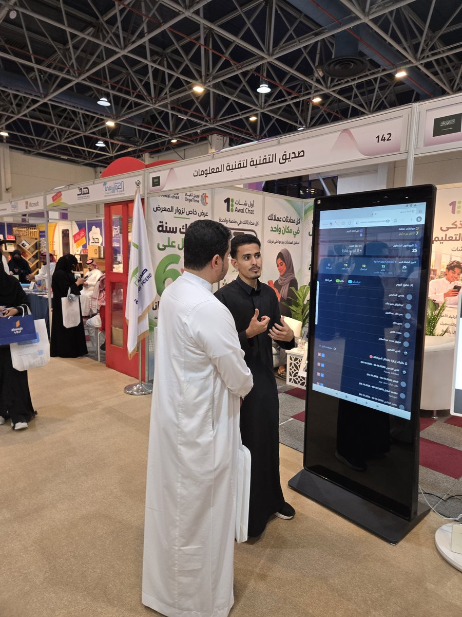 technofriend12's tweet photo. لقطات من #اليوم الثاني لجناح #صديق_التقنية في معرض الشرق الأوسط للتعليم والتدريب

لقاءات نعرّف خلالها زوارنا بحلول #أول_شات و #أورج_تايم لتسهيل التواصل وإدارة الحضور في المنشآت التعليمية

سعدنا بزيارتكم وننتظركم غدًا في ختام المعرض
📍 مركز جدة للمعارض والفعاليات https://t.co/BvxB6BLIAt
