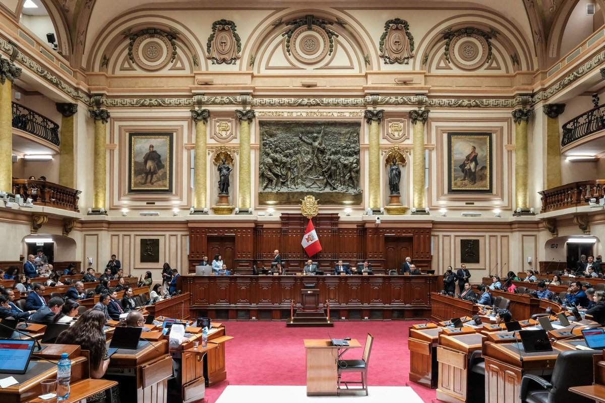 BankadaFP's tweet photo. 🚨#PLENO| Bancada Fuerza Popular presente en el debate del pedido de delegación de facultades. 
¡Los peruanos le piden a este Parlamento que tenga la suficiente madurez política para resolver los problemas del país! 🇵🇪🏛️ https://t.co/G1WAAwQpVu