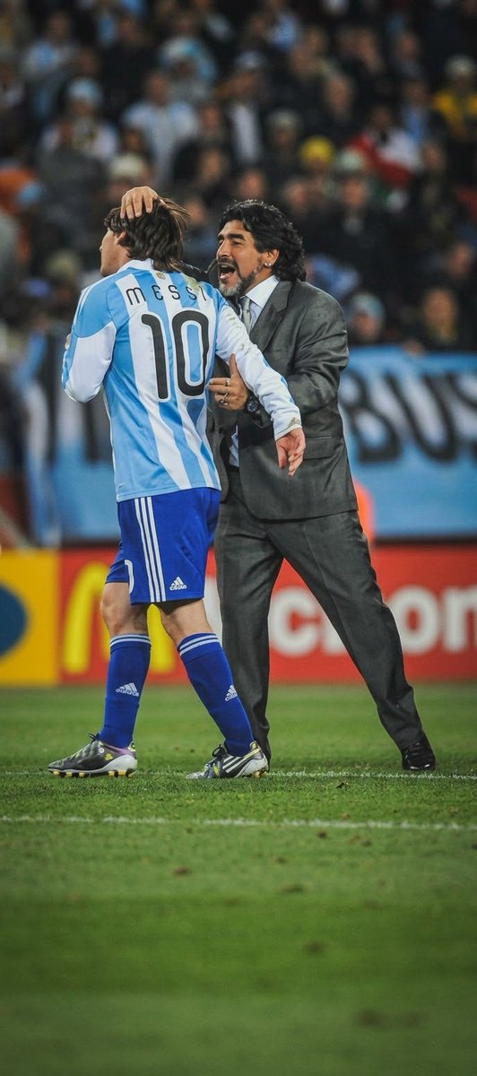PelusaEterno's tweet photo. Llego el día que nadie quería! #GraciasLeo #LaPelotaSiempreAl10 #Messi #maradona https://t.co/C8i3QPK7cx