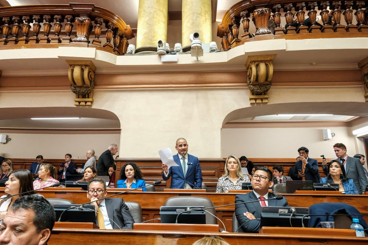 BankadaFP's tweet photo. 🚨#PLENO| Bancada Fuerza Popular presente en el debate del pedido de delegación de facultades. 
¡Los peruanos le piden a este Parlamento que tenga la suficiente madurez política para resolver los problemas del país! 🇵🇪🏛️ https://t.co/G1WAAwQpVu
