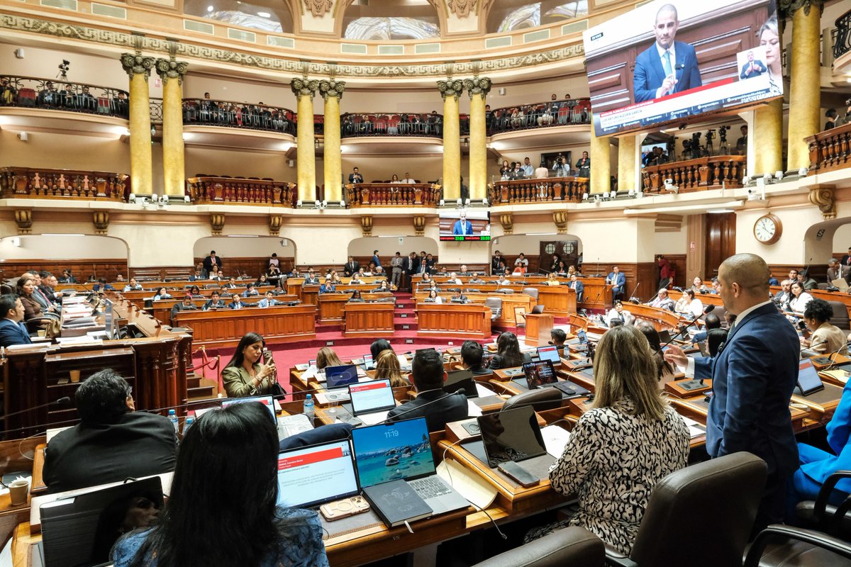 BankadaFP's tweet photo. 🚨#PLENO| Bancada Fuerza Popular presente en el debate del pedido de delegación de facultades. 
¡Los peruanos le piden a este Parlamento que tenga la suficiente madurez política para resolver los problemas del país! 🇵🇪🏛️ https://t.co/G1WAAwQpVu