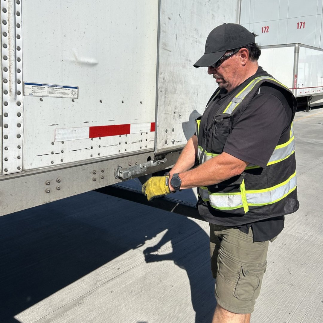 tci_leasing's tweet photo. Safety is in the details. π¦Ί Our team gave us a closer look at their safety practices, including an extra step: securing trailer doors before it leaves the dock.
Every check helps protect our people, equipment and operations. β
#TCITransportation #FleetSafety #TeamTCI https://t.co/NI3plDb8R5