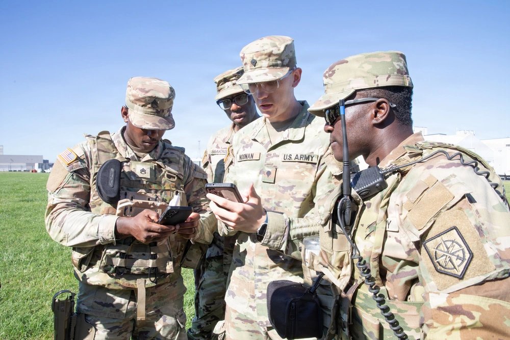 GunOwners's tweet photo. This is U.S. Army Spc. Jakob Noonan (middle right). He is with the Oklahoma National Guard in Washington for the DC Safe and Beautiful mission.

Last week, @USParkPolicePIO &amp; @USAttyPirro infringed on his 2A rights, locking him up for carrying with an out-of-state carry permit. https://t.co/mlmGrsroDv