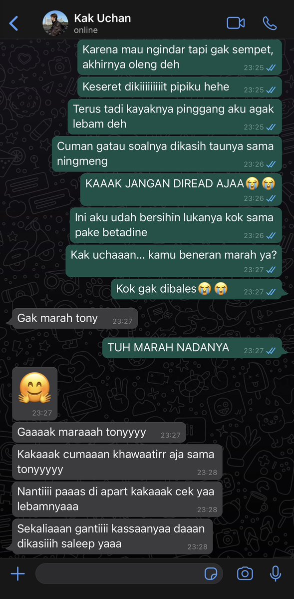 ychansyonz's tweet photo. Another episode from syongton mantan kandung.

Dalam edisi reaksi kaka syong pas tau ton jatuh dari beam di kampus😅😅😅😅😅😅 https://t.co/bImldO6rfm