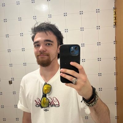 euracuntt's tweet photo. Is that a chevy shirt paired with jew brows? Insane, you're one permanent marker from being a unibrowser. https://t.co/FtALNBPTCO