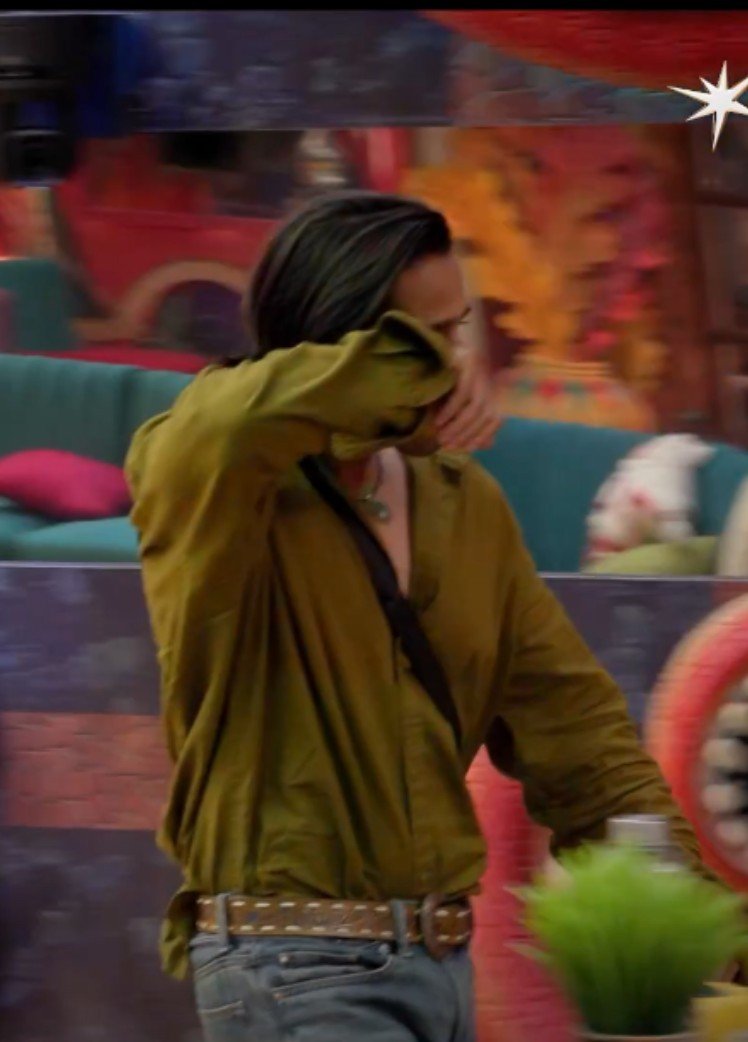 Arsalan_Boss212's tweet photo. He cried we cried💔😭

HEART GOES OUT FOR QAZI

#QaziTouqeer #BiggBoss20 #BB20 https://t.co/1zAXej307V