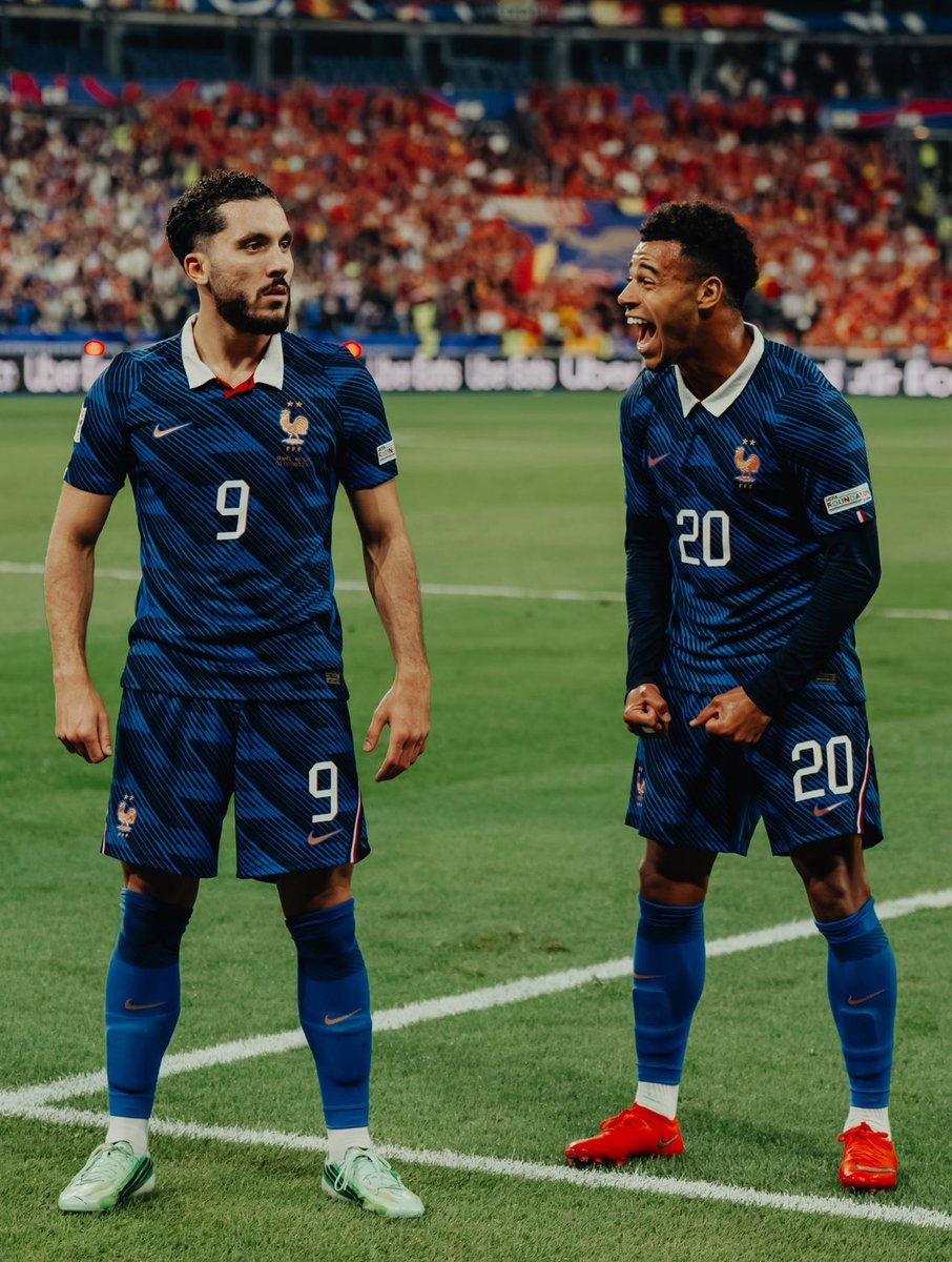 ActuFoot_'s tweet photo. GÉNIAL. 🇫🇷🤣😁

📸 @laloumance 👏👏 https://t.co/1Lud49NyAV