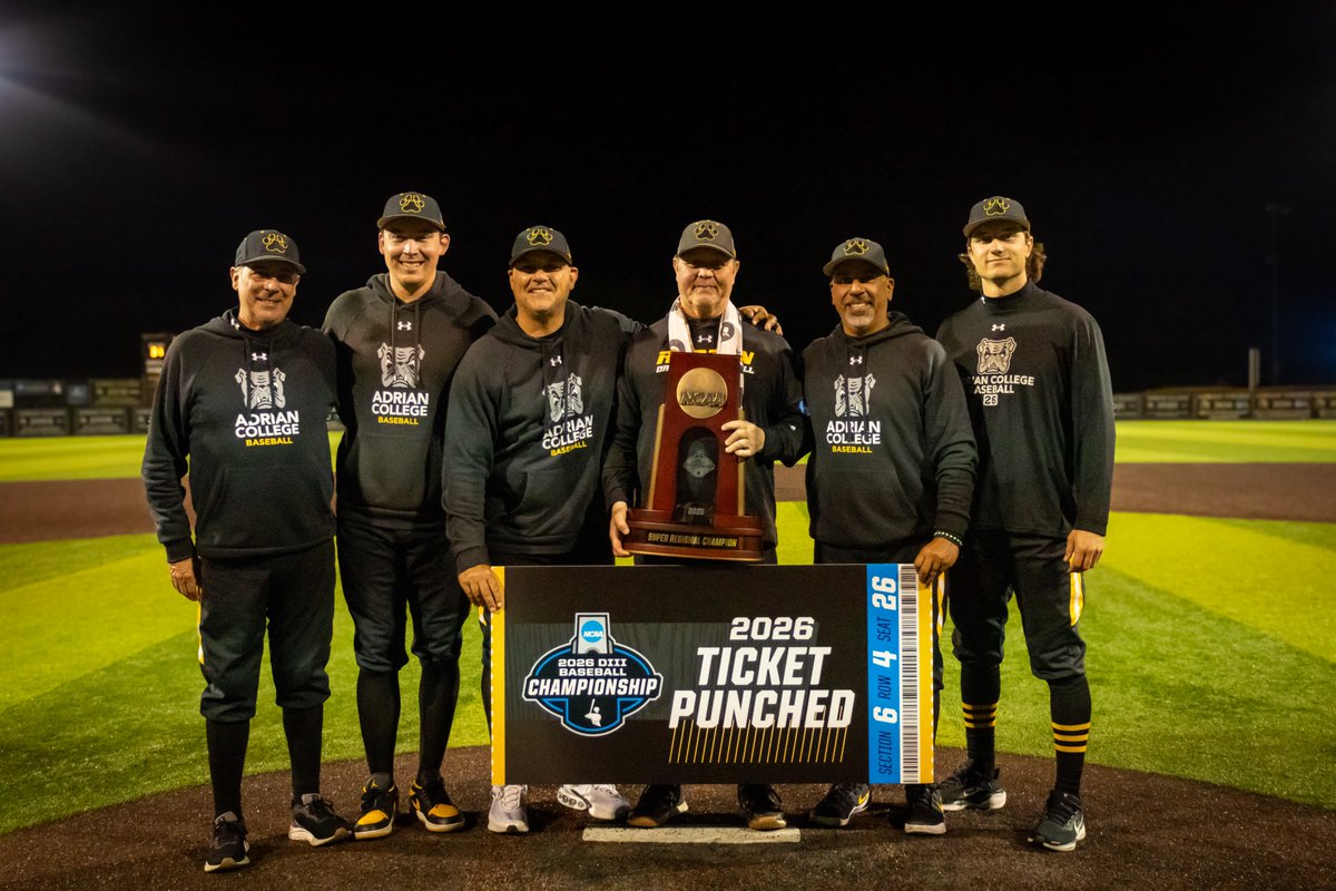 AdrianBaseball's tweet photo. Happy National Coaches Day!

#GDTBAB | #GoDawgs https://t.co/3HZI1UWA6U