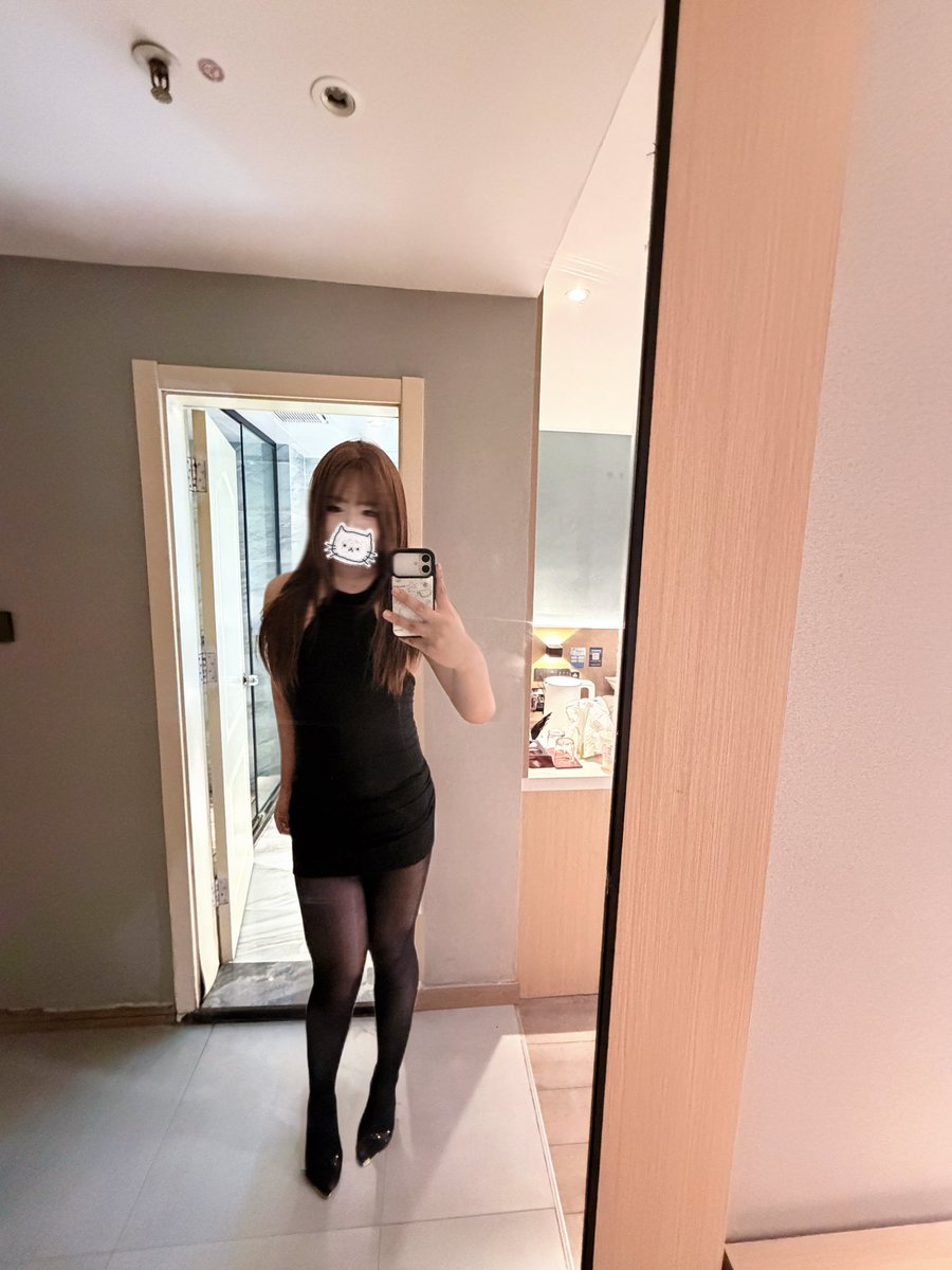 2qximxcd's tweet photo. 郑州小男娘，有没有喜欢的直男啊、就是可以见一下这样子谢谢 https://t.co/xCILVbsjGK