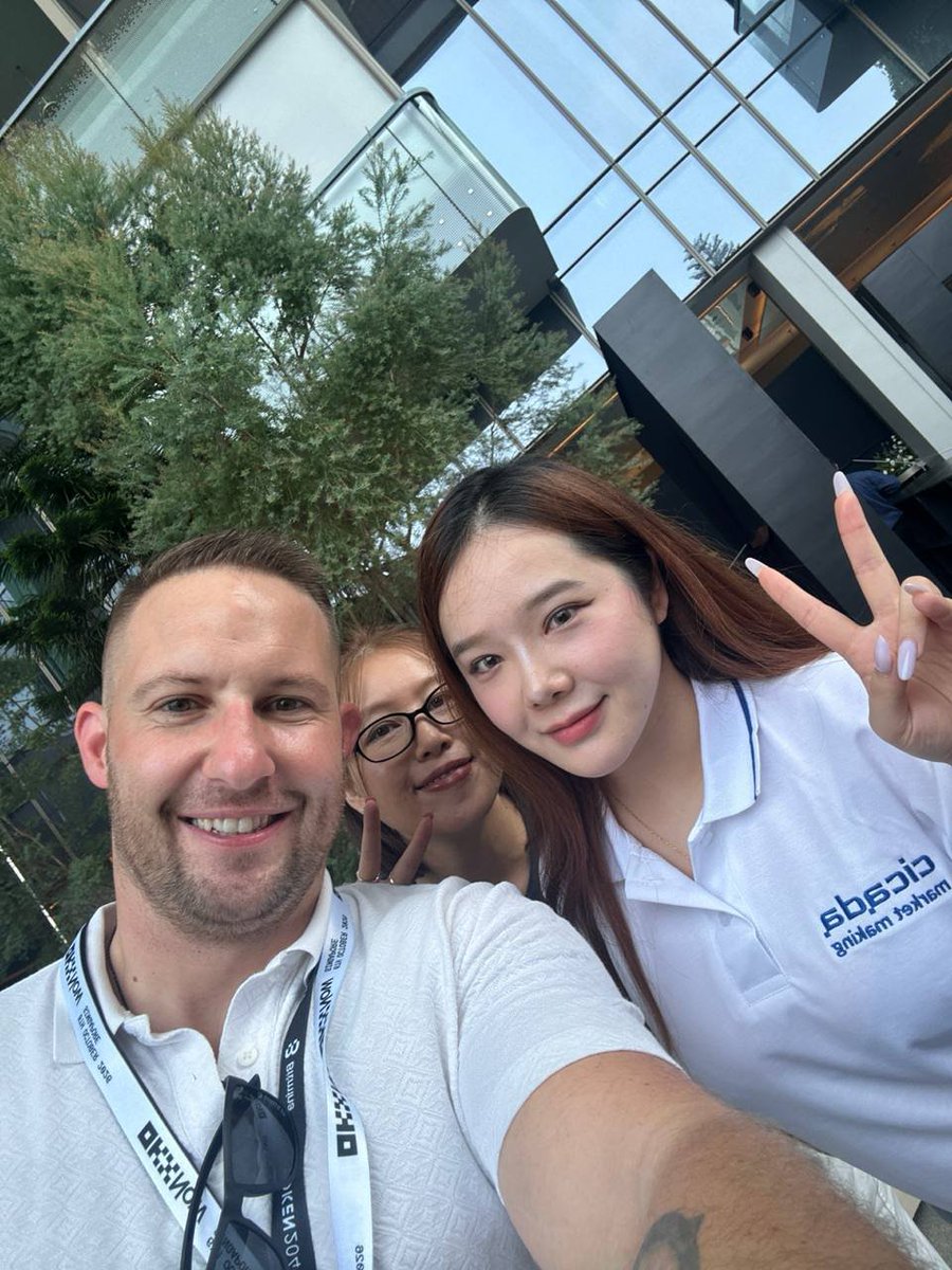 cicada_mm's tweet photo. 🇸🇬 Cicada team is having an incredible time in Singapore ahead of @token2049!

We are fully immersed in the side event scene and getting ready for the main stage days.

/ @Miranda_Cicada stopped by OKX NOW, a flagship product event by @okx.

She explored the latest products, learned more about the future of onchain markets and joined the evening networking.

/ @Btrader10 checked out @solana Summit, where he watched a live trading competition.

It was a great experience, with a lot of energy and a strong @superteam community!

So many great meetings, good vibes and new connections.

🚀 Singapore is delivering!