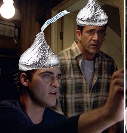 karkarionk's tweet photo. @Zal_Gui67 @Correos Y por favor, llevar un capirote de papel de aluminio en la cabeza, no vaya a ser que los satélites malignos de Sanchez os manipulen el cerebro  con ondas electromagnéticas a la hora de coger la papeleta.

Es muy importante el capirote https://t.co/gNqwnXYdyN