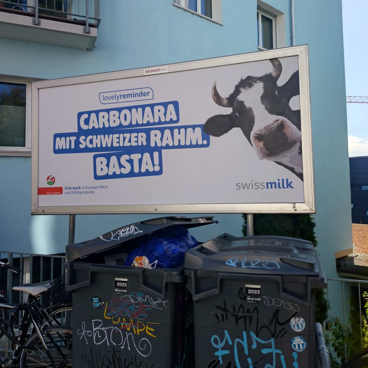 SDspeicherkarte's tweet photo. Gästeblock                      Tor geht auf
Anpöbeln https://t.co/Xh85rXQeex