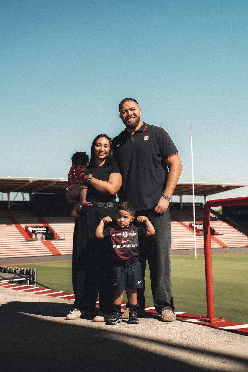 StadeToulousain's tweet photo. 𝗠𝗘𝗔𝗙𝗢𝗨 𝟮𝟬𝟯𝟮 🔴⚫️

Notre deuxième ligne international portera le maillot toulousain pour 5️⃣ saisons supplémentaires 🤝 https://t.co/uiQGerFfHy
