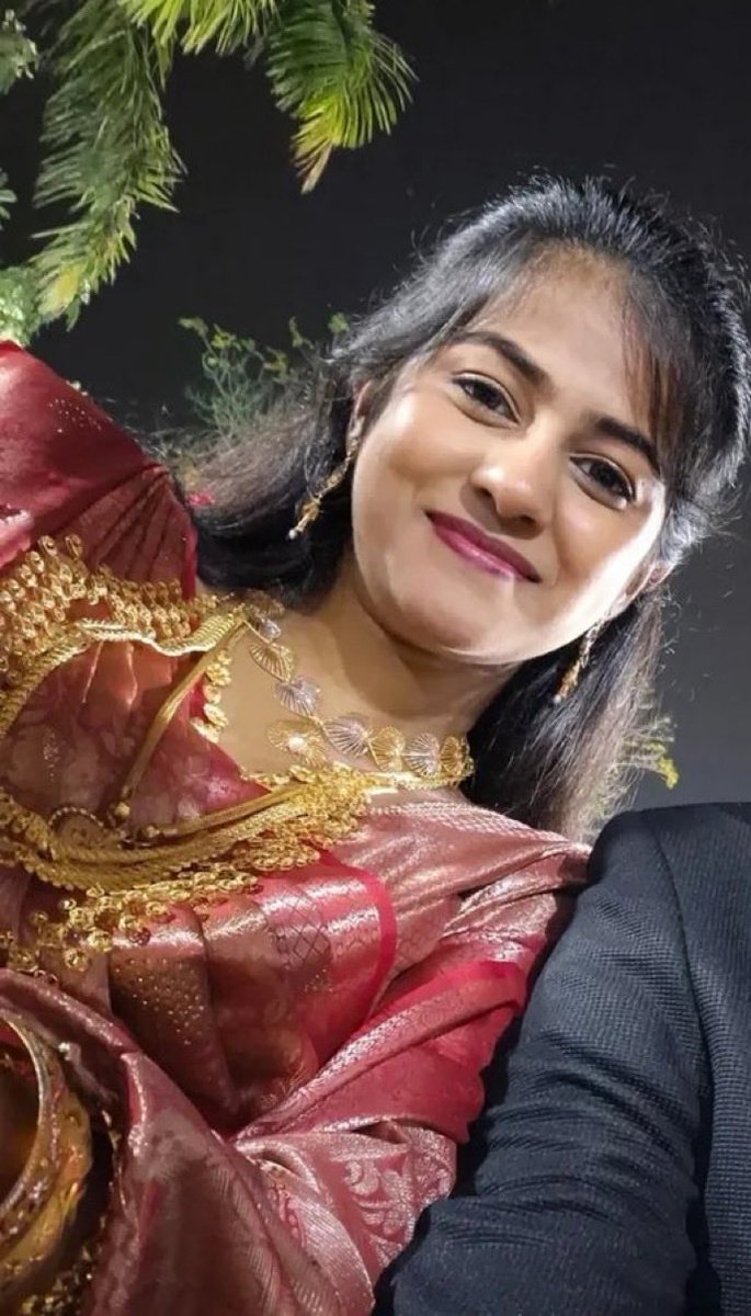Mavrickbyd's tweet photo. Orthodox Christian ponnungala yarathu othathunda? Bed le Romba scene poduvalunganu kelvi patruken.. Enaku dhan apdi oruthiya poda vaipu kidaikala innum. Potavanga avanga experience ah share panalam.. ivala doggy le bible padika vechitu pinnala ninnu mudiya kotha pudichitu okkanum https://t.co/wZImIEO17a