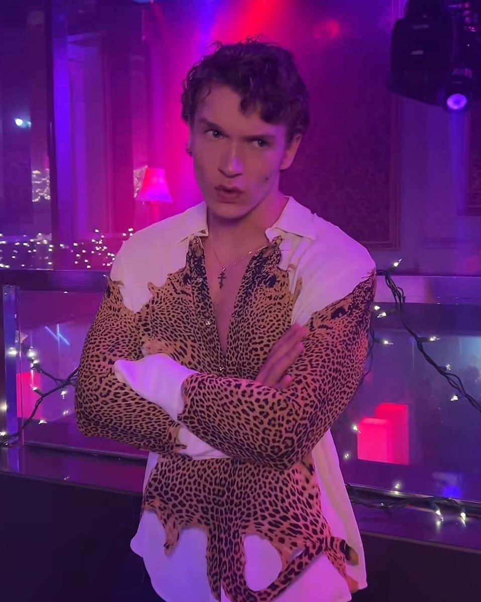 cowboyforests's tweet photo. he understands ilya, this is peak seductive slavic bisexual terminator https://t.co/Q88lbNB7z4