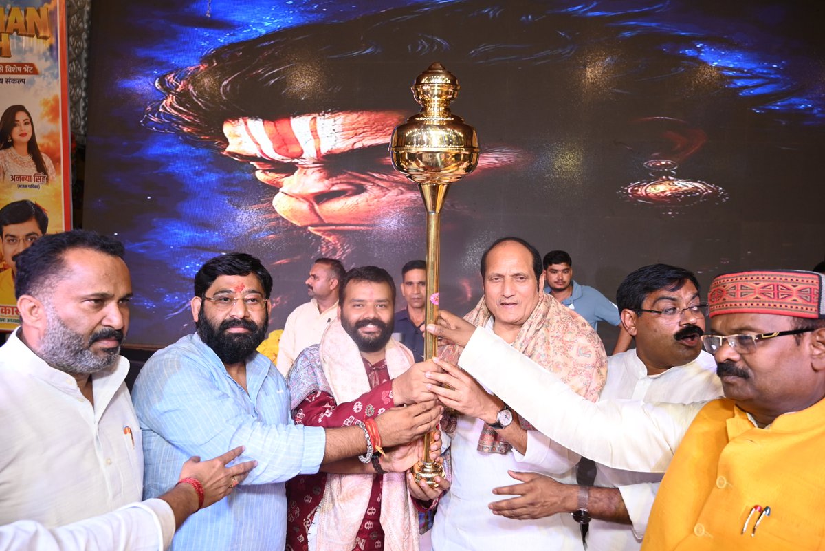 Lakshmirajbjp's tweet photo. बुलंदशहर की पावन धरती पर आस्था और भक्ति का अद्भुत जनसैलाब! 🚩
#TeamHanumanAnsh #ShobhinawSatya #PurnimaTiwari #AnanyaSingh #हनुमानअंश #बुलंदशहर #भजनसंध्या #स्वागत_एवं_अभिनंदन #जयश्रीराम #जयबजरंगबली https://t.co/tsvbA7briG