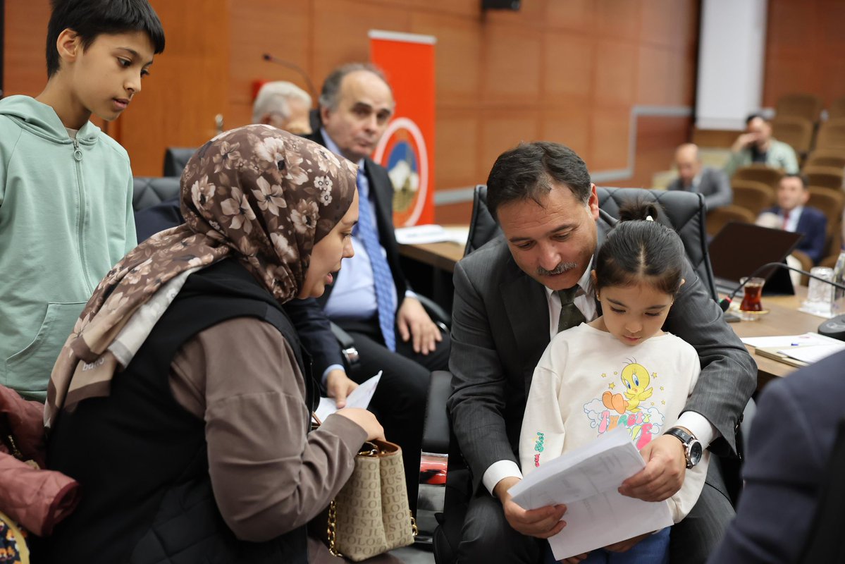 gokmen_cicek_'s tweet photo. Valilik Toplantı Salonu’nda düzenlediğimiz vatandaş buluşmasında, vatandaşlarımızın talep, görüş ve önerilerini dinledik. https://t.co/HussDKaRzU