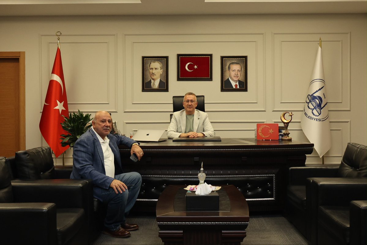 ISIKSUMUTLU's tweet photo. Budaklar Mahalle Muhtarımız Kadir Alkan, Hacıramazanlar Mahalle Muhtarımız Fahri Derelioğlu, Karadere Mahalle Muhtarımız Ferruh Akıncık, Salih boz, Muhammet Emin Gülce ve Ayşegül Gülce’yi belediyemizde misafir ettim.

Nazik ziyaretleri için kendilerine teşekkür ediyorum. https://t.co/FsAX4RFYQZ